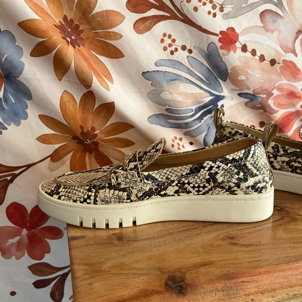 Vionic Womens 5 Chantel Lug Sole Ivory Snakeskin Print Slip On Loafer Shoes - Picture 4 of 11